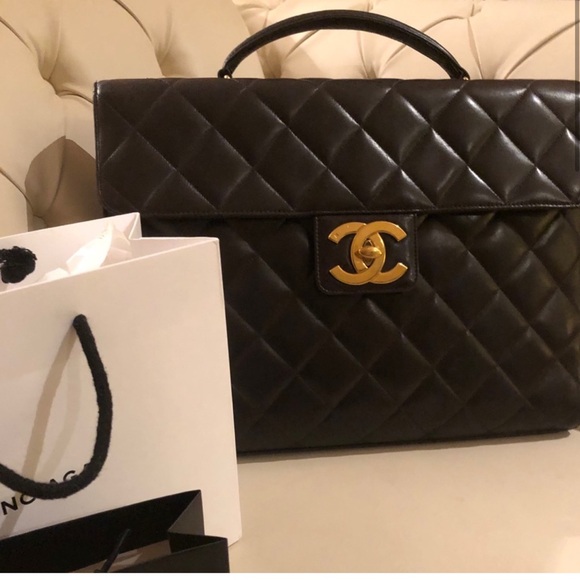 Authentic Gorgeous Vintage Chanel Briefcase Gold hardware - Picture 3 of 16